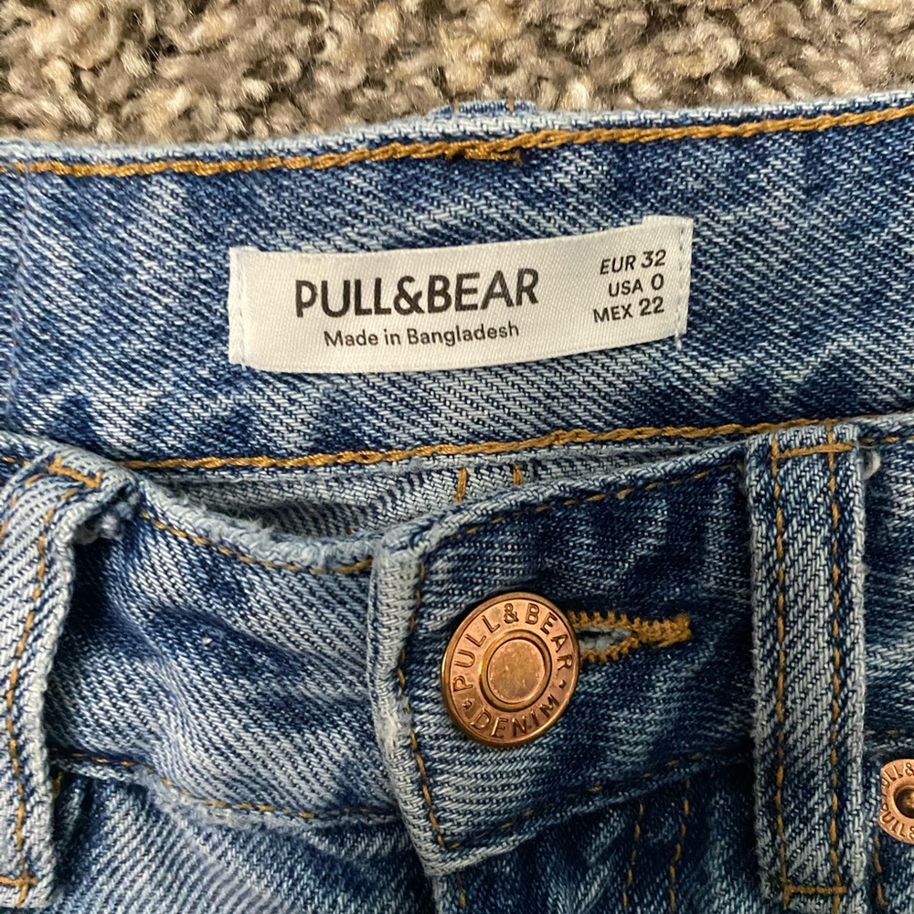 Embroidered Sweatshirt and jeans - Picture 2 of 8